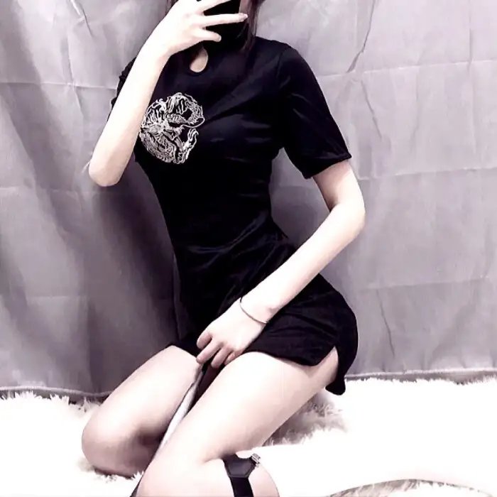 两极对立